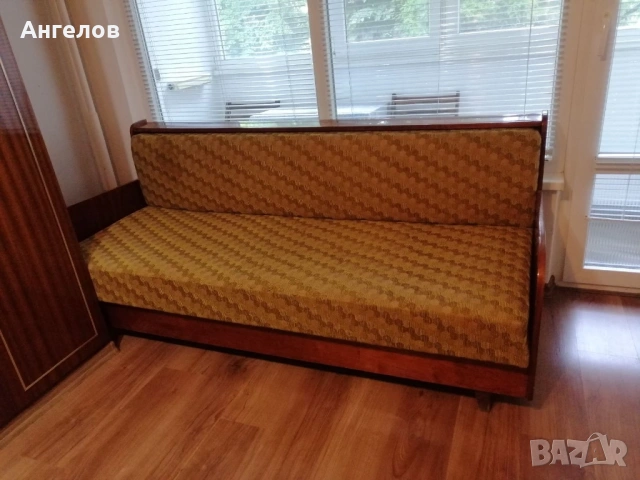 Диван и ъглово шкафче за подаряване