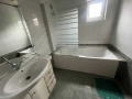 Самостоятелна вила на два етажа с 5 спални , друга самостоятелна къща с 2 спални в м-ст Ален мак - г, снимка 11