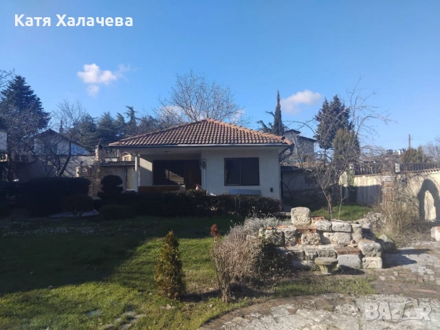 Самостоятелна вила на два етажа с 5 спални , друга самостоятелна къща с 2 спални в м-ст Ален мак - г, снимка 14 - Къщи - 54702691