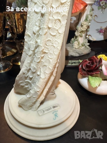 Capodimonte Italy  Circa 1987 Dear Studio figurine of an elegant lady’s Код P2068, снимка 4 - Декорация за дома - 53998008