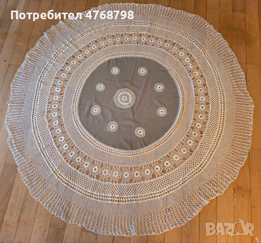 Ръчно плетена на една кука покривка за маса