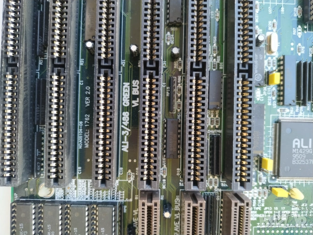 Платкa ALI3 486 VLB с процесор AMD 486 DX2 66MHz за AT ISA / VESA ретро компютър, снимка 3 - Дънни платки - 54584894
