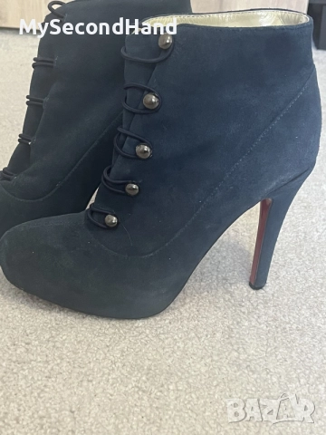 Christian Louboutin дамски боти велур 42 номер, снимка 3 - Дамски боти - 55682618