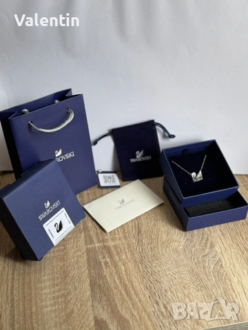 Swarovski/black and white swan, снимка 3 - Колиета, медальони, синджири - 53074365