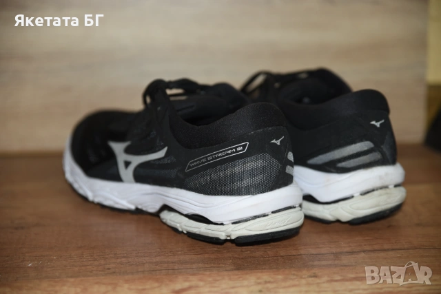 Mizuno оригинални мъжки маратонки, размер 44.5, цена 45 евро, снимка 4 - Маратонки - 54317636