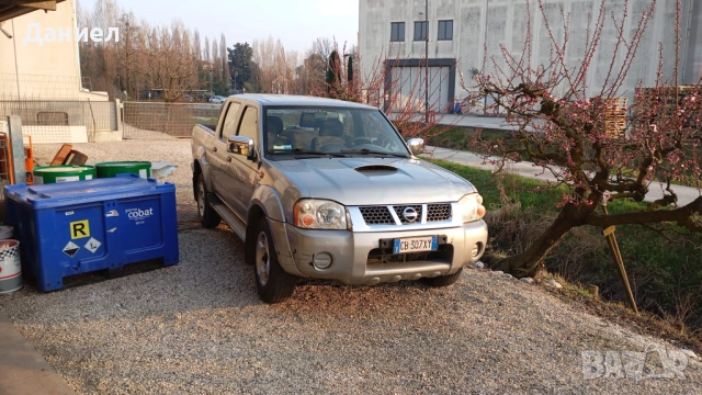 Nissan Navara 2.5 Double Cab, снимка 9 - Автомобили и джипове - 54035691