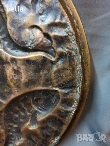 Огромен и масивен много стар меден поднос пано или др ръчна изработка в средата е с релефни риби, снимка 6 - Антикварни и старинни предмети - 54207086