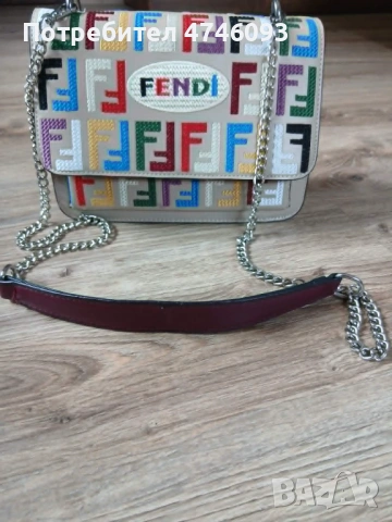 Стилна дамска чанта Fendi– Многоцветна бродерия, с верижка
