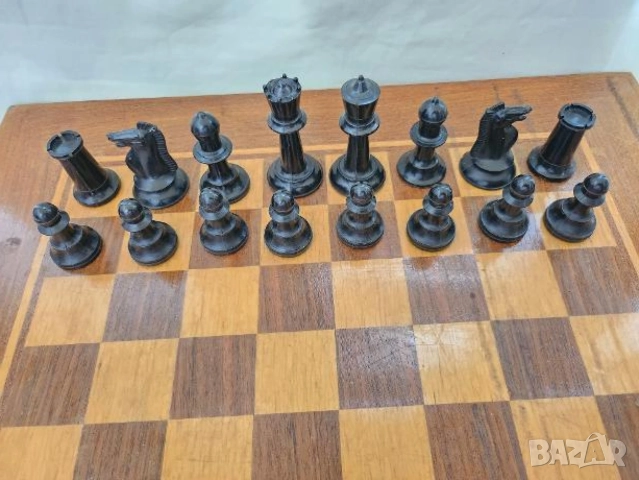 шах дъска, голяма 50х50х3 см, с бакелит.фигури за шах, и по-малък 34х35х5 м, нов с фигури, български, снимка 4 - Шах и табла - 53476467