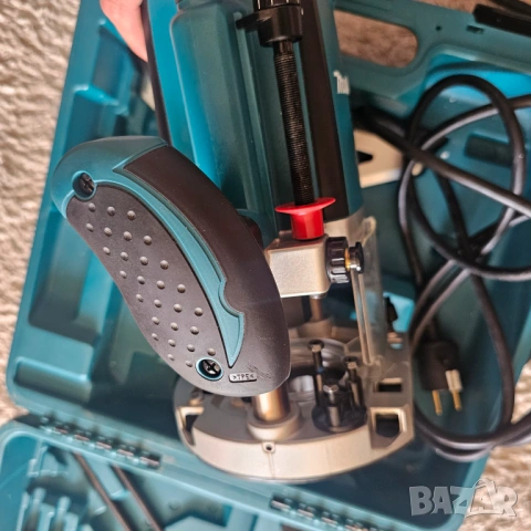 Makita RP2301FC 2.1kW оберфреза, снимка 3 - Други инструменти - 54907398