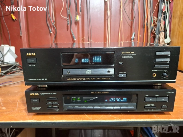 Продава се плеър и тунер Akai. 
