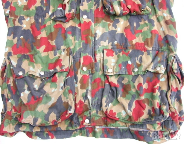 Оригинално Швейцарско Военно Камуфлажно Мъжко ЯКЕ № 60 (L-XL) Армейска Шуба с Яка с Качулка БАРТЕР, снимка 2 - Екипировка - 54826899