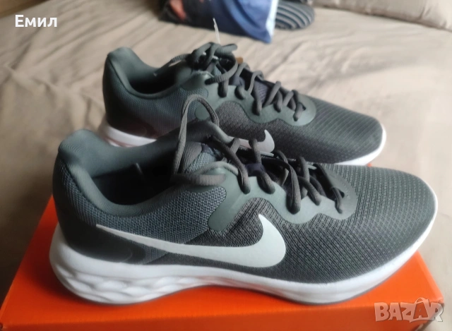 Мъжки Nike Revolution 6 сиво/бяло (нови в кутията), снимка 4 - Маратонки - 54788311