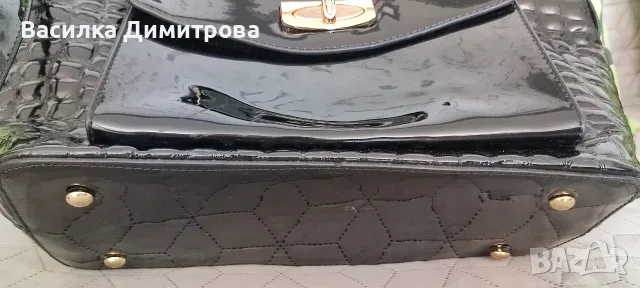 Елегантна дамска черна лачена чанта , снимка 10 - Чанти - 55693807