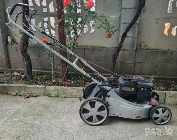 Бензинова самоходна косачка двигател Briggs stratton 