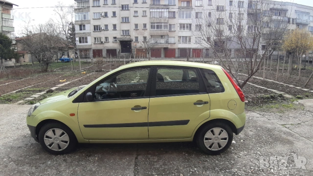 Продавам Форд Фиеста бензин/газ