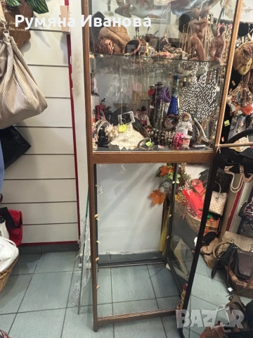 Продавам стъклена затваряема витрина , снимка 3 - Витрини - 54619721