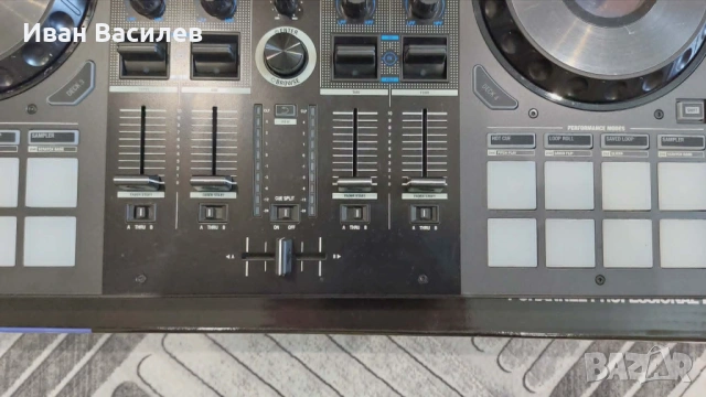 DJ контролер/конзола Reloop MIXON 8 Pro, снимка 9 - Ресийвъри, усилватели, смесителни пултове - 54813470