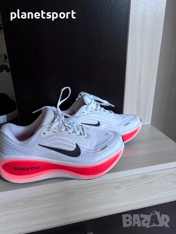 Nike Vomero Plus Дамски маратонки , снимка 3 - Маратонки - 54716895
