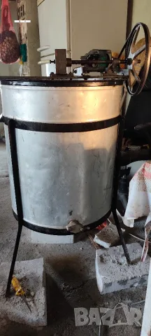Продавам центрофуга за мед 