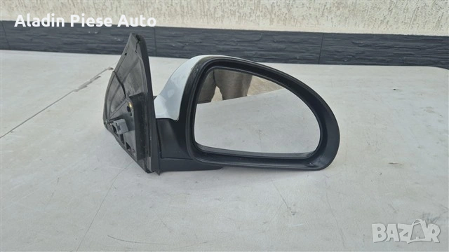 Десно огледало Kia Ceed година 2006 2007 2008 2009 , снимка 3 - Аксесоари и консумативи - 55014749