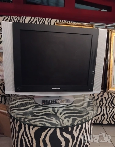 Телевизор Samsung 20-инчов LCD, снимка 2 - Телевизори - 54924303