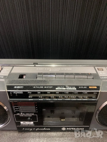 HITACHI TRK-6701W VINTAGE RETRO BOOMBOX радио касетофон, снимка 13 - Радиокасетофони, транзистори - 54778620