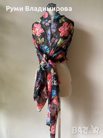 Шал на цветя Desigual, снимка 2 - Шалове - 53777604