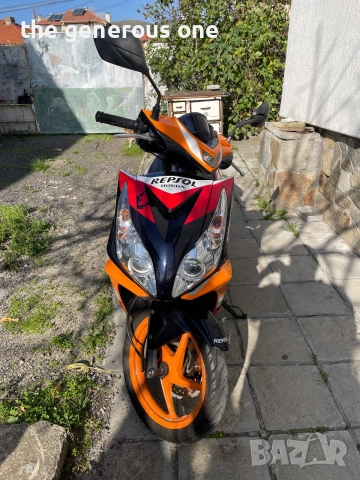 Honda NSC50R REPSOL четиритактов мотор мотопед скутер инжекцион с регистрация и гражданска., снимка 2 - Мотоциклети и мототехника - 55156461