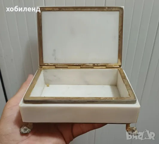 Мраморна кутия за бижута