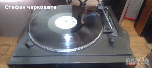 Грамофон работи си но му е счупена иглата 