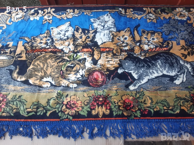 Стар плюшен ковьор с котета, снимка 3 - Антикварни и старинни предмети - 55190430