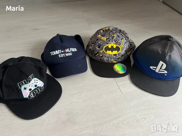 Комплект 4 детски шапки с козирка – PlayStation, Batman, Tommy Hilfiger и Play Epic