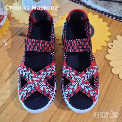 Нови сандали в червено