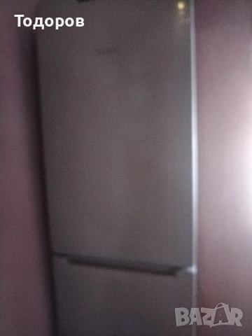 Хладилник Hotpoint , снимка 2 - Хладилници - 54245353