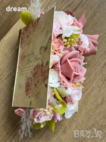 Аранжировка с цветя от соев восък, снимка 8 - Подаръци за жени - 54356096