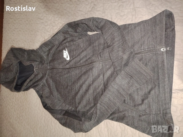 Nike оригинален суичър в перфектно състояние без забележки 
