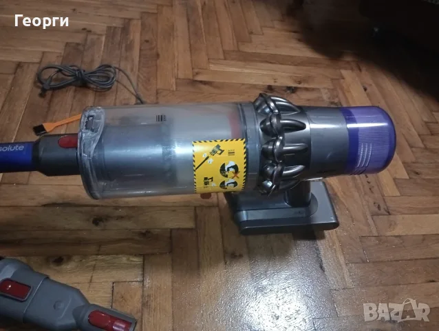 Dyson V11 безжична прахосмукачка в отлично състояние, снимка 2 - Прахосмукачки - 55478528