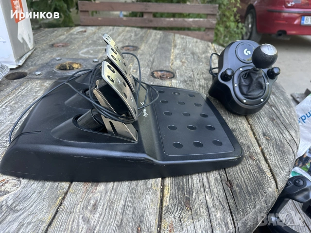 Logitech скоростен лост + педали, снимка 4 - Джойстици и геймпадове - 55232007
