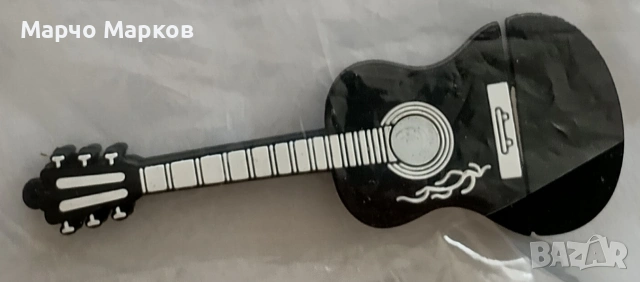 USB флашка 128 GB 🎸 Черна китара – НОВА, снимка 2 - USB Flash памети - 55206629