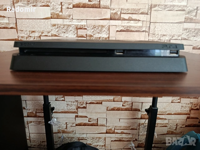 Ps4 slim 1tb + 1 джойстик и необходимите кабели , снимка 4 - PlayStation конзоли - 55061575