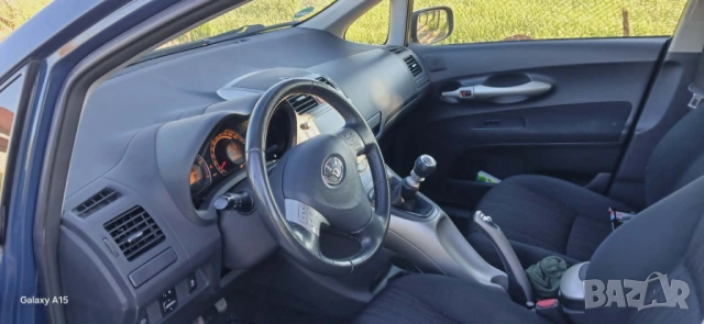 Toyota Auris, снимка 8 - Автомобили и джипове - 54602096