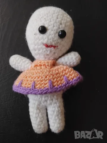 Плетена играчка момиченце