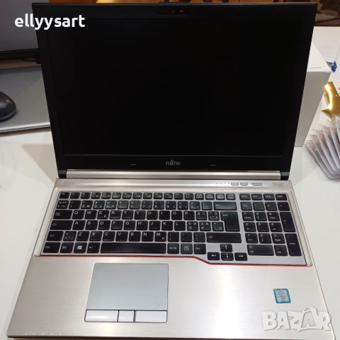Fujitsu Celsius H760 за части / перфектен корпус и екран (изгоряло дъно)