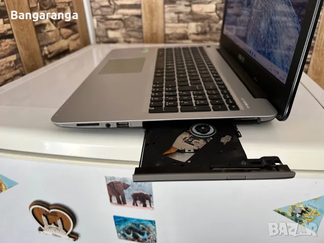 ASUS VivoBook X556 – Intel Core i5 / GeForce 930MX 2GB / SSD 240GB, снимка 6 - Лаптопи за дома - 55555945