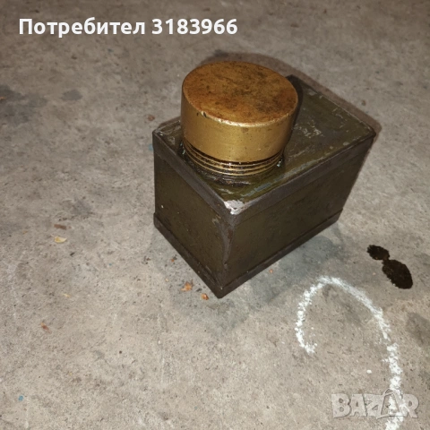 метални кутии от немски автомобил  побират по 1 литър. , снимка 2 - Аксесоари и консумативи - 54486586