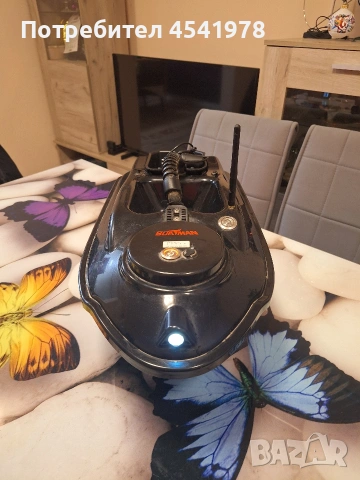 Продавам радио-управляема лодка за захранка,Blatman akort със GPS!, снимка 2 - Стръв и захранки - 53964096