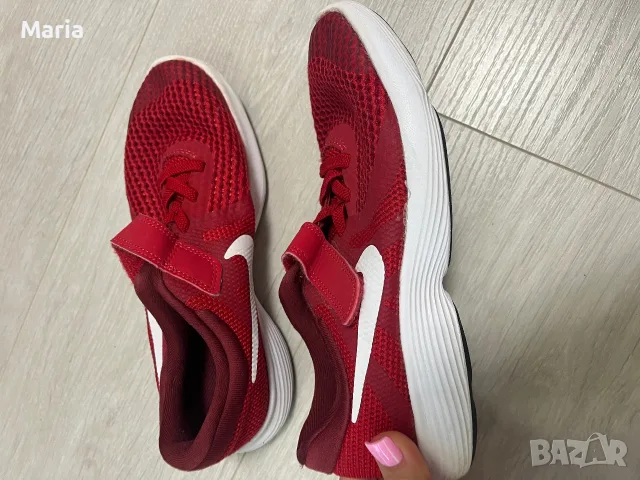 детски маратонки Nike Revolution 4 в червен цвят с велкро.