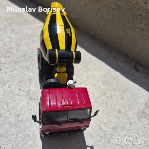 Kamaz/Камаз мащаб 1:43 бетоновоз deagostini, снимка 8 - Колекции - 54443494