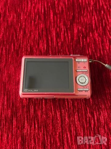 Цифров фотоапарат Casio Exilim , снимка 2 - Фотоапарати - 54626615